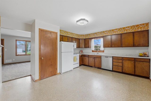 787 CHESTER PLACE, Fond Du Lac, WI 54935