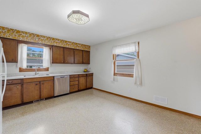 787 CHESTER PLACE, Fond Du Lac, WI 54935
