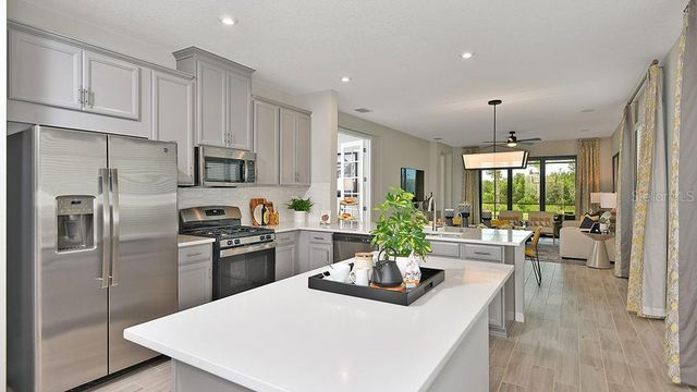 825 STEEL DRIVE, Apollo Beach, FL 33572