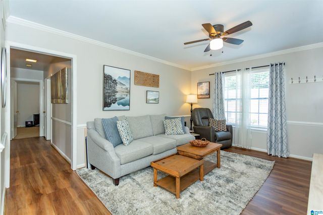 2042 Montreat Pkwy Apt D, Vestavia Hills, AL 35216