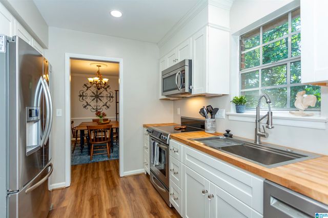 2042 Montreat Pkwy Apt D, Vestavia Hills, AL 35216