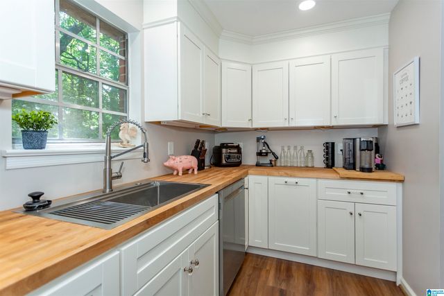 2042 Montreat Pkwy Apt D, Vestavia Hills, AL 35216