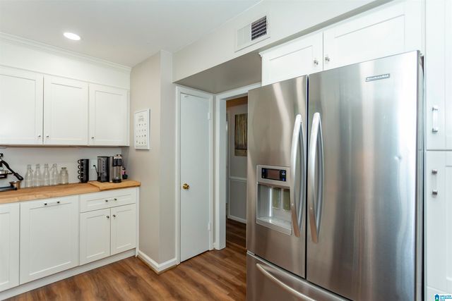 2042 Montreat Pkwy Apt D, Vestavia Hills, AL 35216