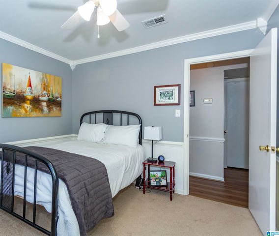 2042 Montreat Pkwy Apt D, Vestavia Hills, AL 35216