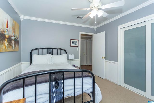 2042 Montreat Pkwy Apt D, Vestavia Hills, AL 35216