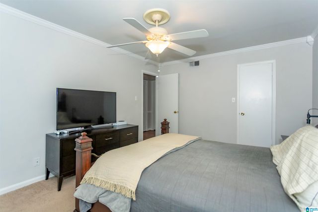 2042 Montreat Pkwy Apt D, Vestavia Hills, AL 35216