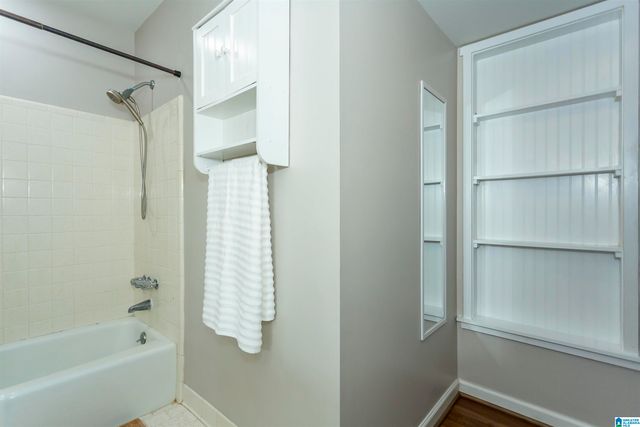 2042 Montreat Pkwy Apt D, Vestavia Hills, AL 35216