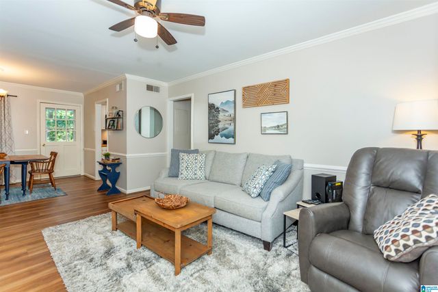 2042 Montreat Pkwy Apt D, Vestavia Hills, AL 35216