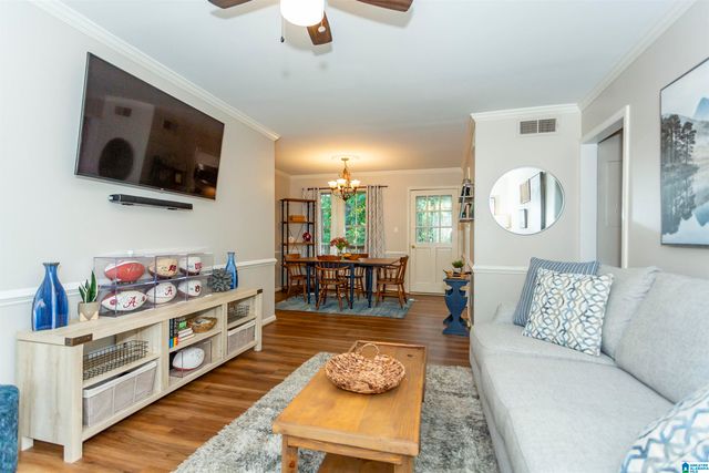 2042 Montreat Pkwy Apt D, Vestavia Hills, AL 35216