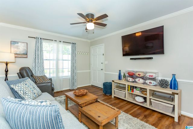 2042 Montreat Pkwy Apt D, Vestavia Hills, AL 35216