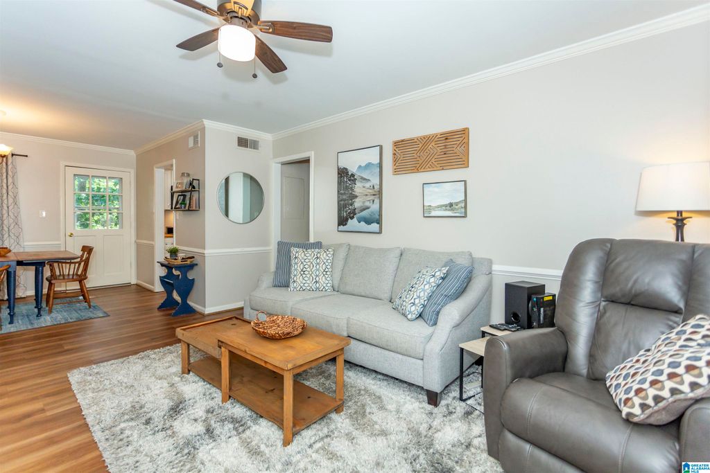 2042 Montreat Pkwy Apt D, Vestavia Hills, AL 35216