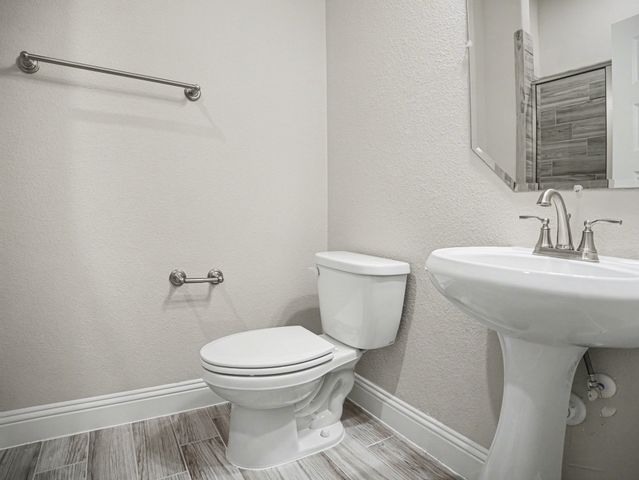 140 Crystal Lake Lane, Red Oak, TX 75154