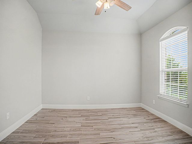 140 Crystal Lake Lane, Red Oak, TX 75154