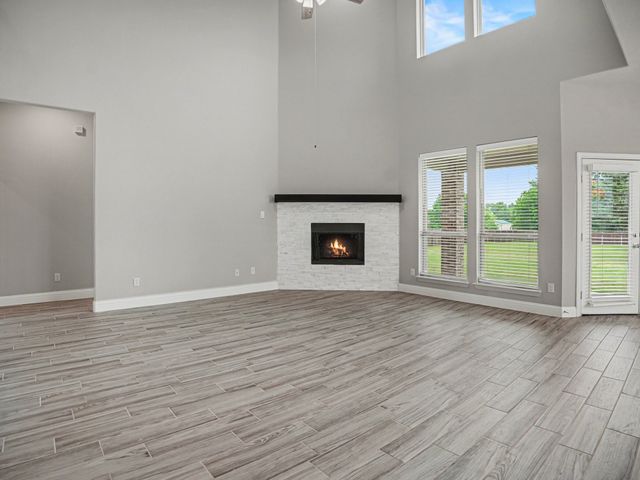 140 Crystal Lake Lane, Red Oak, TX 75154