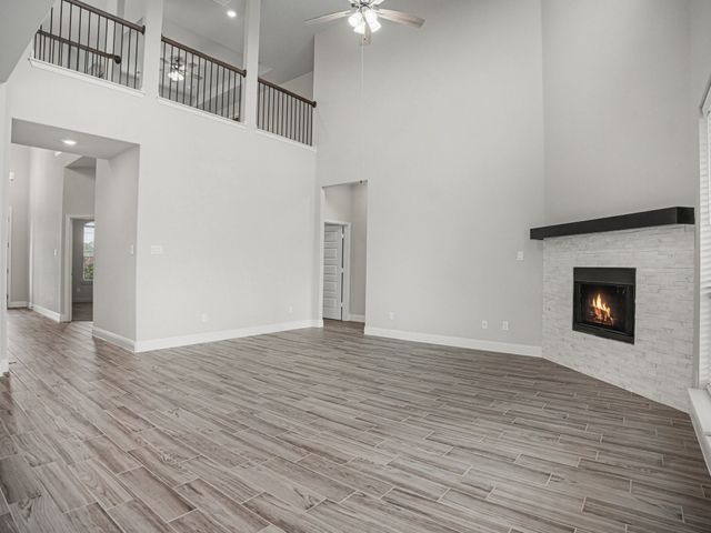 140 Crystal Lake Lane, Red Oak, TX 75154