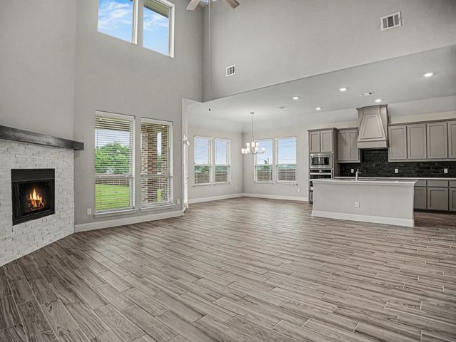 140 Crystal Lake Lane, Red Oak, TX 75154
