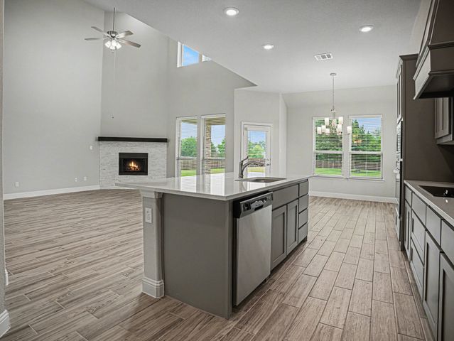 140 Crystal Lake Lane, Red Oak, TX 75154
