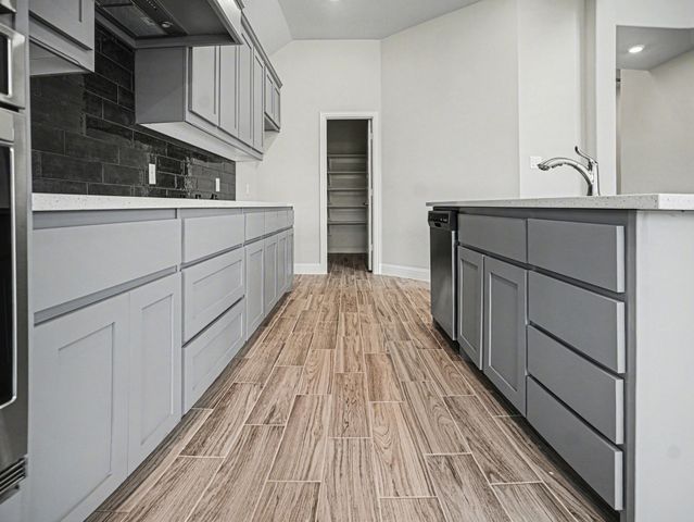 140 Crystal Lake Lane, Red Oak, TX 75154