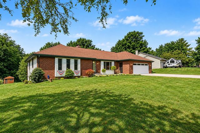 6933 Pine Edge Drive, Alto, MI 49302