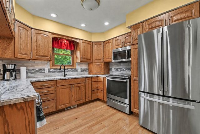 6933 Pine Edge Drive, Alto, MI 49302