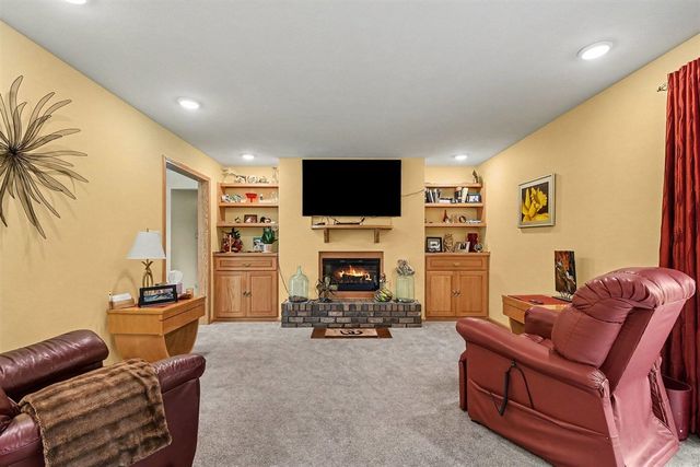 6933 Pine Edge Drive, Alto, MI 49302