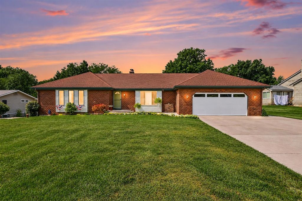 6933 Pine Edge Drive, Alto, MI 49302
