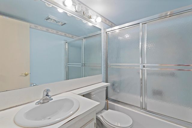 270 Farnham L 270, Deerfield Beach, FL 33442