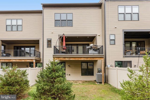 12307 W OAKS DR, Fairfax, VA 22030