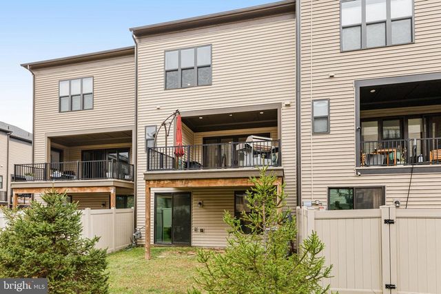 12307 W OAKS DR, Fairfax, VA 22030