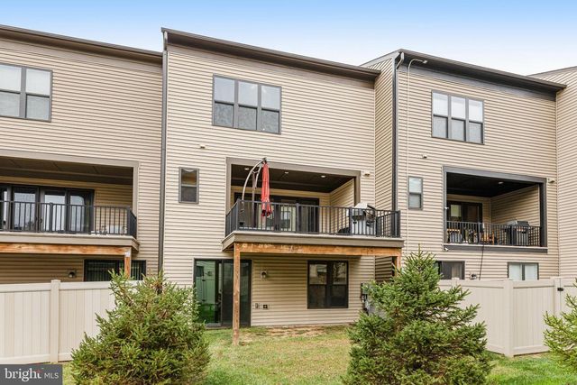 12307 W OAKS DR, Fairfax, VA 22030