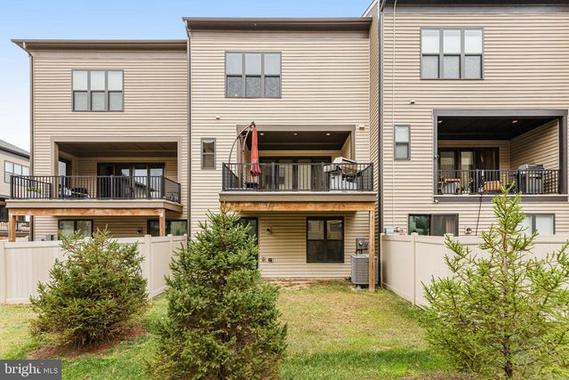 12307 W OAKS DR, Fairfax, VA 22030