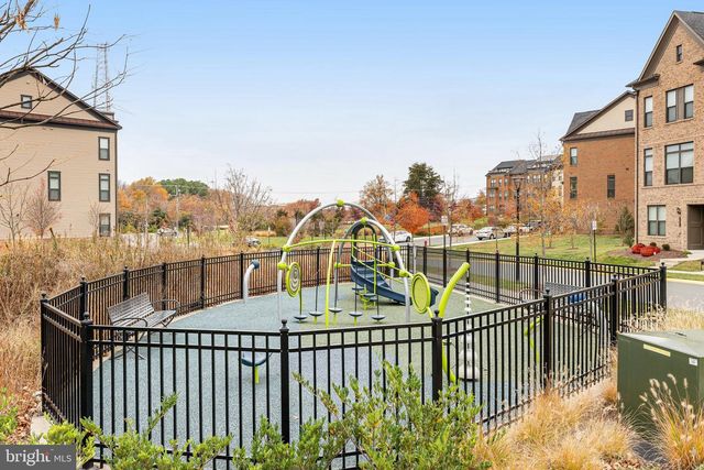 12307 W OAKS DR, Fairfax, VA 22030