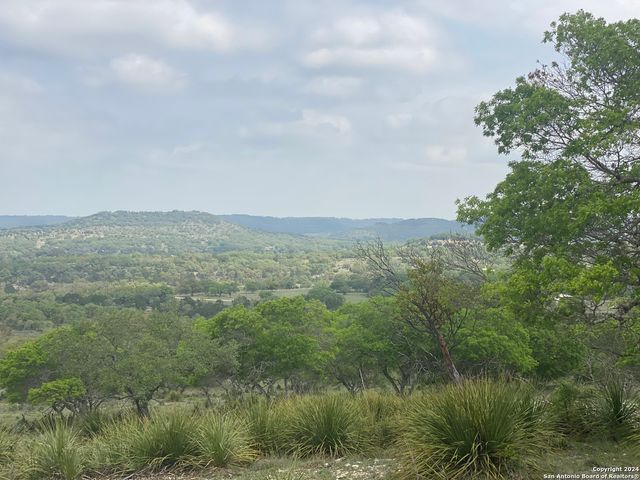 56 W Red Stage, Pipe Creek, TX 78063