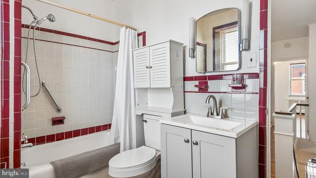 2433 S MOLE ST, Philadelphia, PA 19145