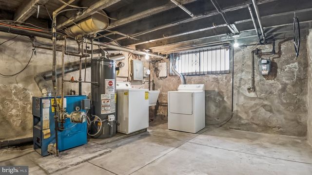2433 S MOLE ST, Philadelphia, PA 19145