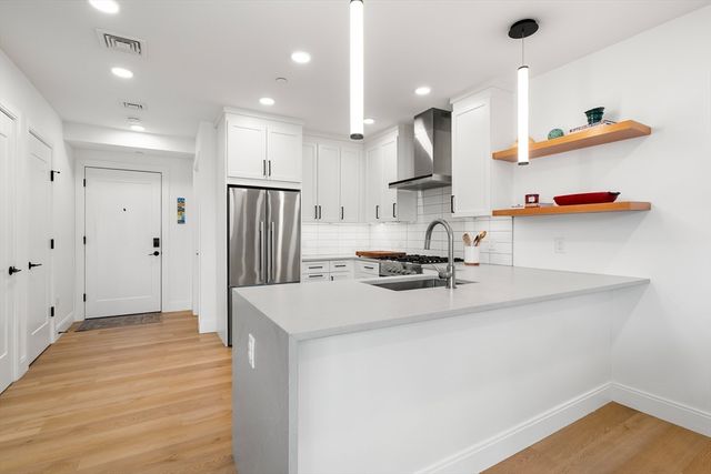 3171 Washington St 204, Boston, MA 02130