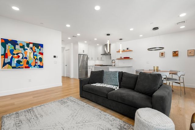 3171 Washington St 204, Boston, MA 02130