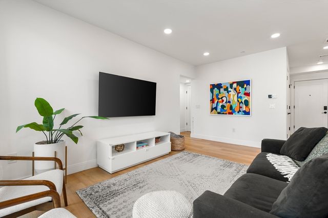 3171 Washington St 204, Boston, MA 02130