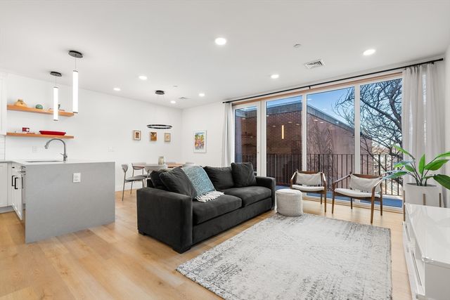 3171 Washington St 204, Boston, MA 02130