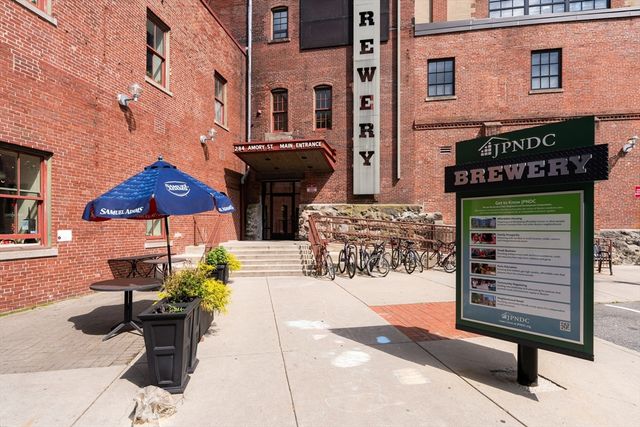 3171 Washington St 204, Boston, MA 02130