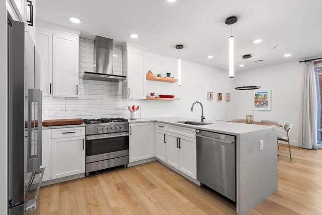 3171 Washington St 204, Boston, MA 02130