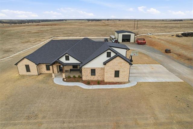 21749 E 1360 Road, Hobart, OK 73651