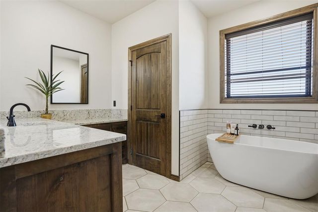 21749 E 1360 Road, Hobart, OK 73651