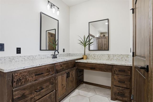 21749 E 1360 Road, Hobart, OK 73651