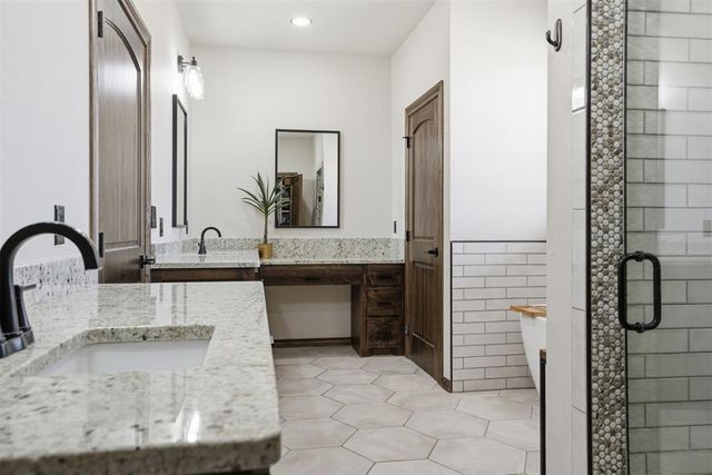 21749 E 1360 Road, Hobart, OK 73651