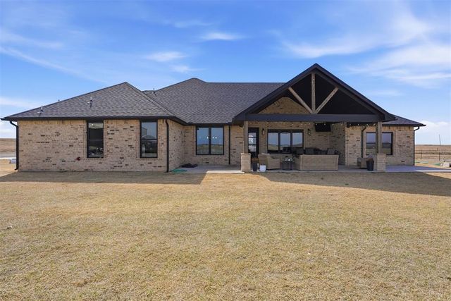 21749 E 1360 Road, Hobart, OK 73651