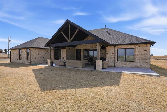21749 E 1360 Road, Hobart, OK 73651
