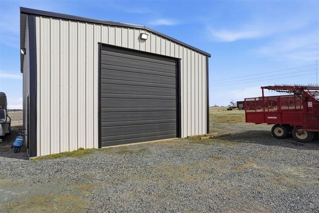 21749 E 1360 Road, Hobart, OK 73651