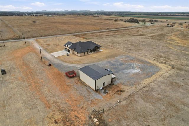 21749 E 1360 Road, Hobart, OK 73651