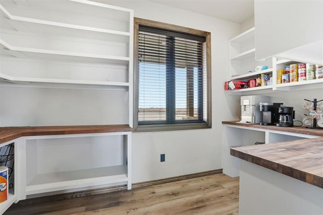 21749 E 1360 Road, Hobart, OK 73651